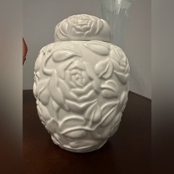 Vtg White rose porcelain vase made exclusively Germaine Montiel 1950’s Designer - Picture 1 of 5